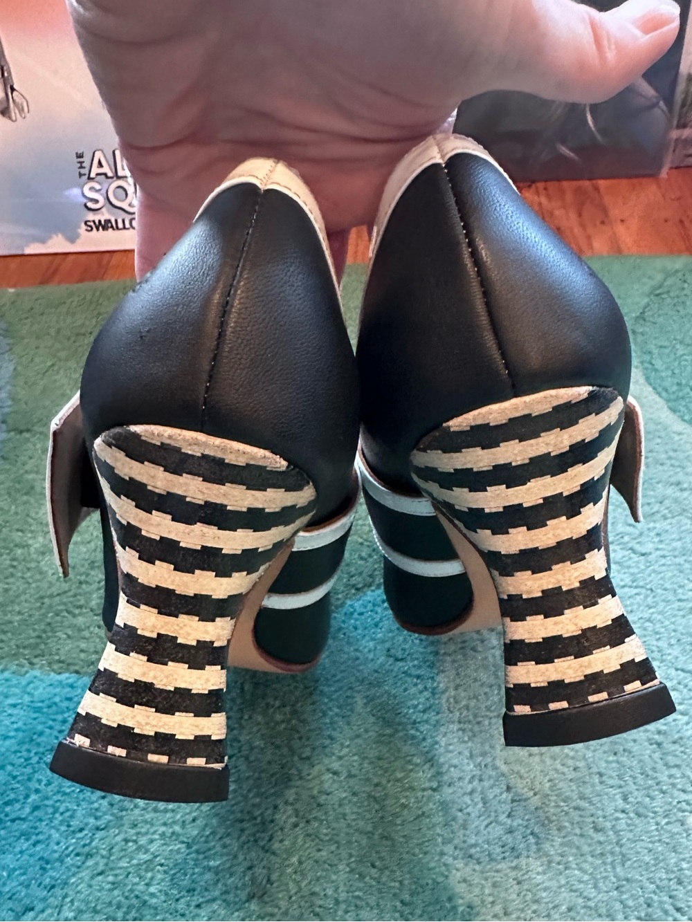 Fluevog NEW IN BOX Big Presence Zewde black/cream wide strap retro heel- 9 - Picture 5 of 16